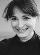 Portrait photo of Claire Barnes