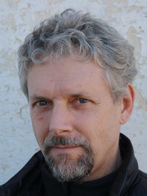 A headshot of Roberto Cavosi.